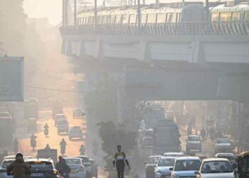 Air quality 'very poor' in capital Delhi; Fog conditions likely to persist