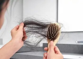 Are your hair falling due to these mistakes? Know the right methods of Ayurveda