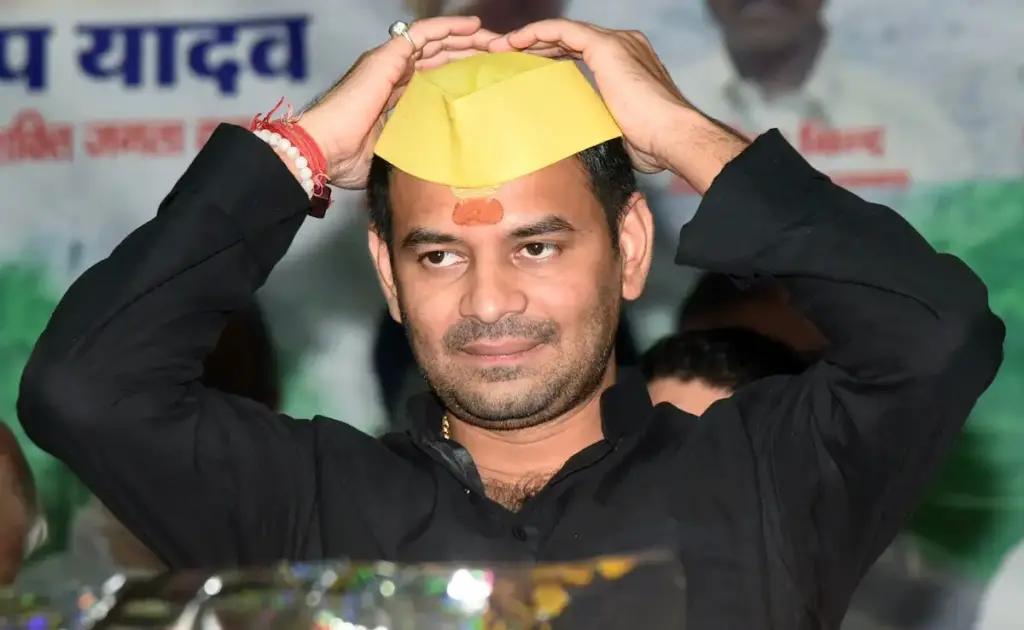 'Attack with 20-30 goons and obscene video....Worker alleges Tej Pratap, know what is the whole matter?