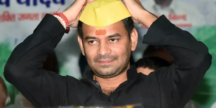 'Attack with 20-30 goons and obscene video....Worker alleges Tej Pratap, know what is the whole matter?