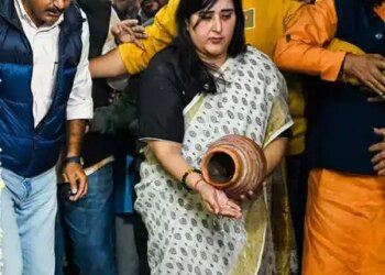 BJP MP Bansuri Swaraj immerses father's ashes in Ganga, condolence meeting to be held on December 7
