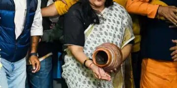 BJP MP Bansuri Swaraj immerses father's ashes in Ganga, condolence meeting to be held on December 7