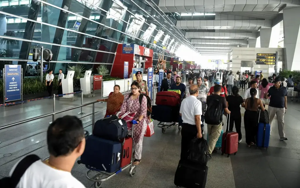 Bad news for air passengers! Passenger charges will increase at Delhi-Mumbai airport, prices may increase up to 22 times