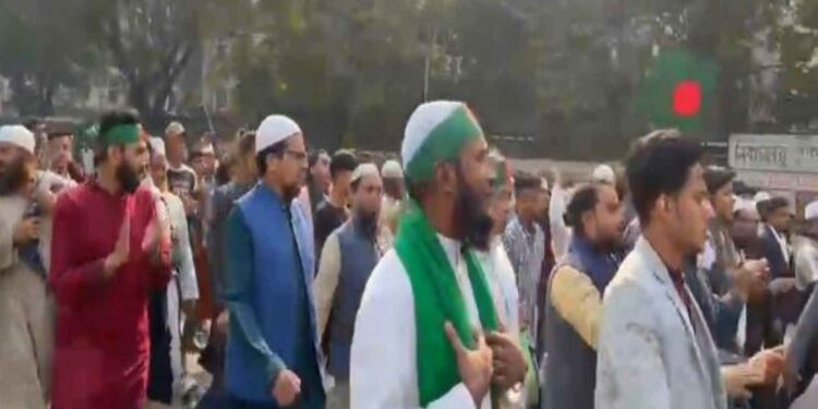 Bangladesh: Tension in Dhaka before the funeral of Osman Hadi, heavy security deployed