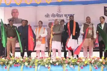 बिहार: सीएम नीतीश कुमार ने 34 चलंत फॉरेंसिक वाहनों को हरी झंडी दिखाकर रवाना किया