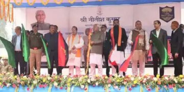 बिहार: सीएम नीतीश कुमार ने 34 चलंत फॉरेंसिक वाहनों को हरी झंडी दिखाकर रवाना किया