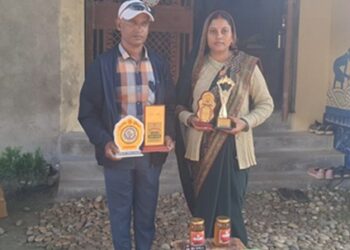 Bihar: Suman of Bagaha is writing a new story of self-reliance, earning lakhs from beekeeping.