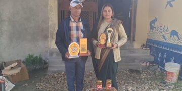 Bihar: Suman of Bagaha is writing a new story of self-reliance, earning lakhs from beekeeping.