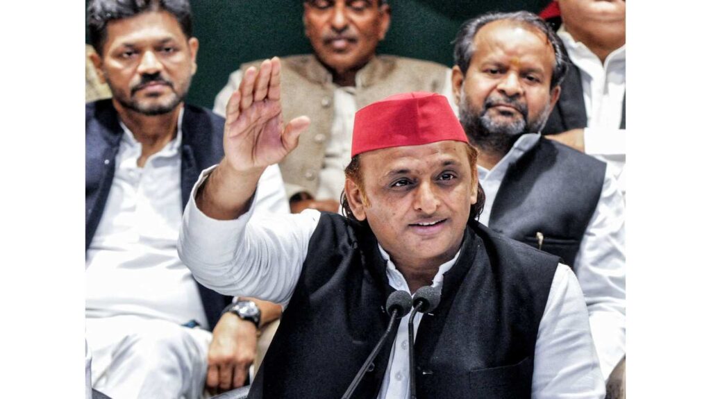 Chief Minister Yogi Adityanath called Rahul Gandhi and Akhilesh an example, SP chief hit back