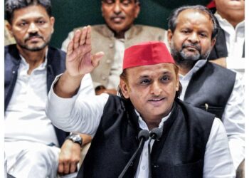 Chief Minister Yogi Adityanath called Rahul Gandhi and Akhilesh an example, SP chief hit back