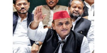 Chief Minister Yogi Adityanath called Rahul Gandhi and Akhilesh an example, SP chief hit back