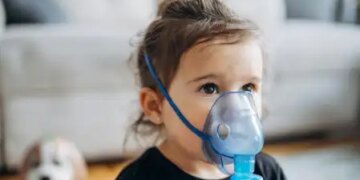 Children suffering from chest tightness and cough, adopt effective Ayurvedic remedies.