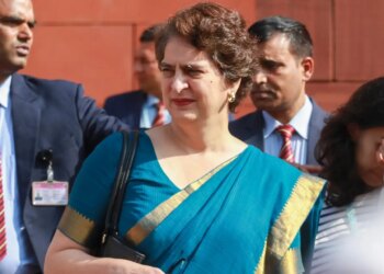 Clash in Delhi politics over MGNREGA, Priyanka cornered Center on removal of Mahatma Gandhi's name
