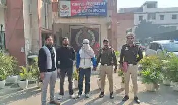Delhi: Two accused arrested in robbery case of delivery boy, knife and bike recovered