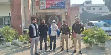 Delhi: Two accused arrested in robbery case of delivery boy, knife and bike recovered