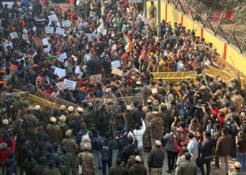 Delhi: VHP protest against the murder of Hindu youth in Bangladesh, clash with police