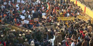 Delhi: VHP protest against the murder of Hindu youth in Bangladesh, clash with police