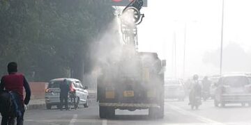 Delhi government will give compensation of Rs 10,000 each to workers affected by anti-pollution restrictions.