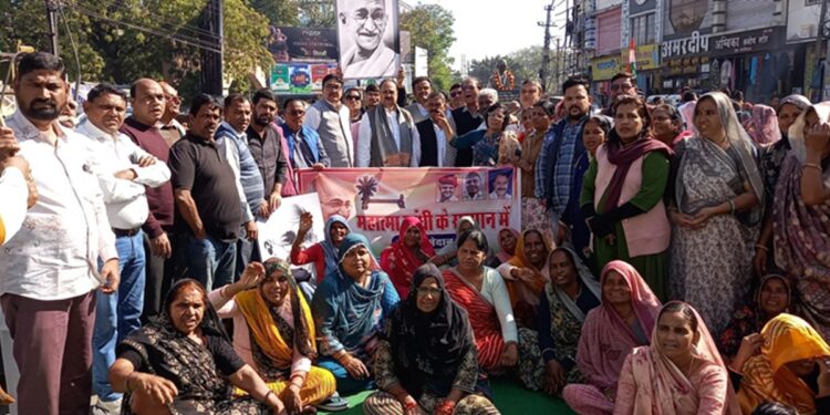 Demonstration of District Congress Bhilwara (city) against changes in MNREGA