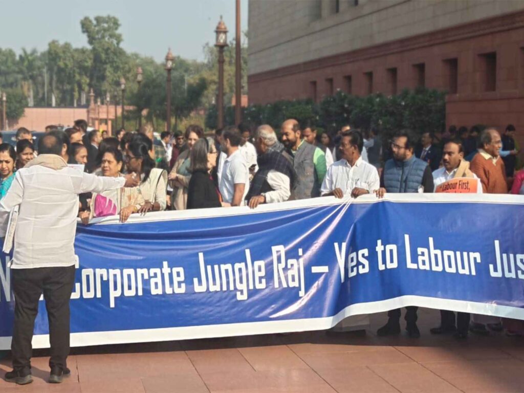 Demonstration of INDIA alliance with Rahul-Sonia in Parliament, said- 'Corporate jungle raj is not wanted'