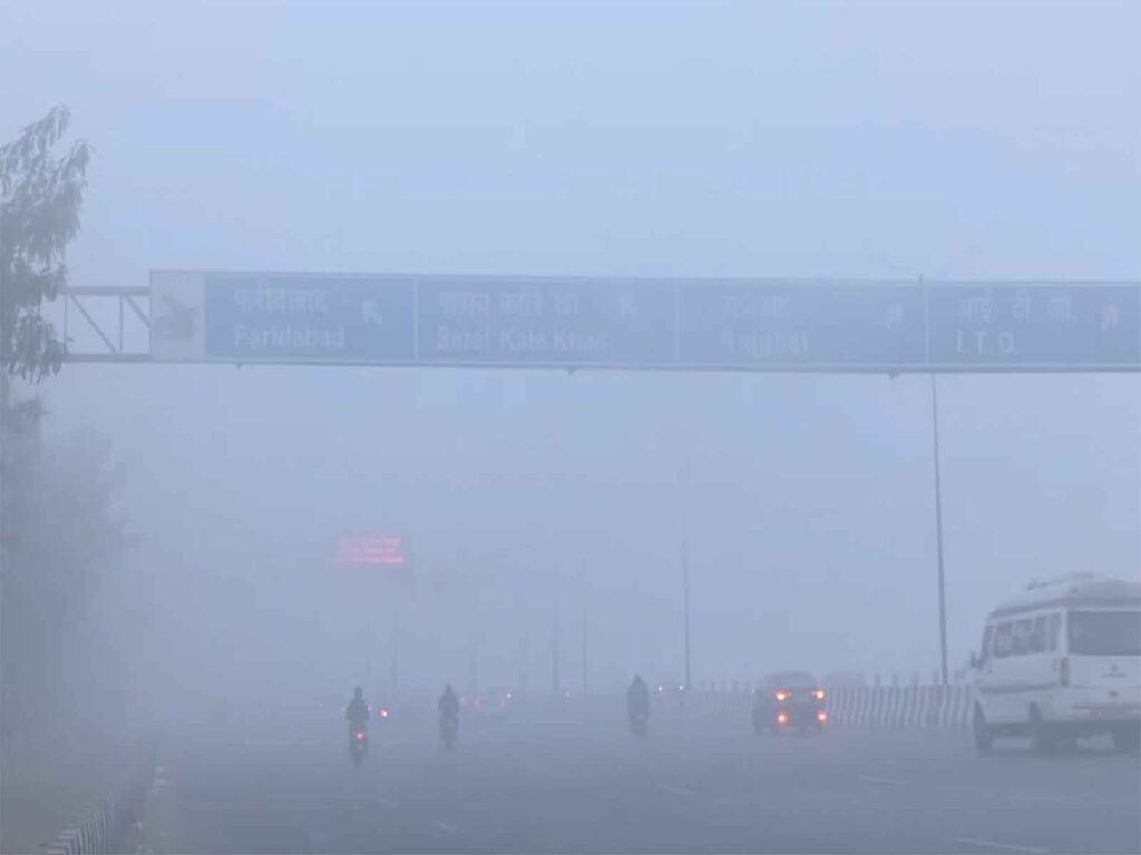 Dense fog blankets Delhi, air quality level in 'severe' category; Know the AQI of your area