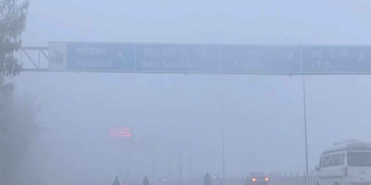 Dense fog blankets Delhi, air quality level in 'severe' category; Know the AQI of your area