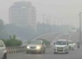 Difficult to breathe in Delhi, AQI crosses 400 along with dense fog