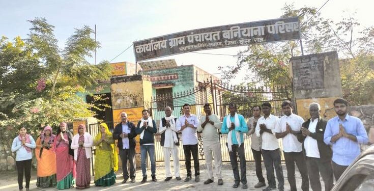 Distribution of religious books in village Banyana, preparation for satsang of Sant Rampal Maharaj