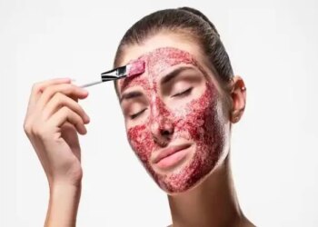 Does applying period blood on the face really increase glow? Know from experts how safe is this beauty trend