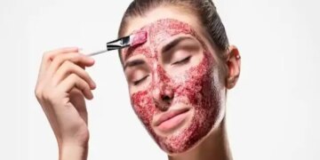Does applying period blood on the face really increase glow? Know from experts how safe is this beauty trend