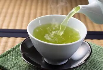 Due to these mistakes, green tea can harm your health, it can cause many problems including stomach ache.