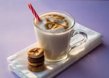 Fig-milk mixture: Consumption will make bones strong, stomach clean and face glowing.