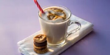 Fig-milk mixture: Consumption will make bones strong, stomach clean and face glowing.