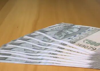 Foreign investors playing a big role in rupee fluctuations: Report