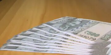 Foreign investors playing a big role in rupee fluctuations: Report