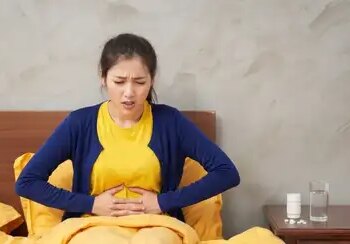 From drinking hot water to bathing with lukewarm water, know how small habits can reduce period pain.