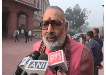 Giriraj Singh defends Bihar CM over hijab controversy, says "she did nothing wrong."