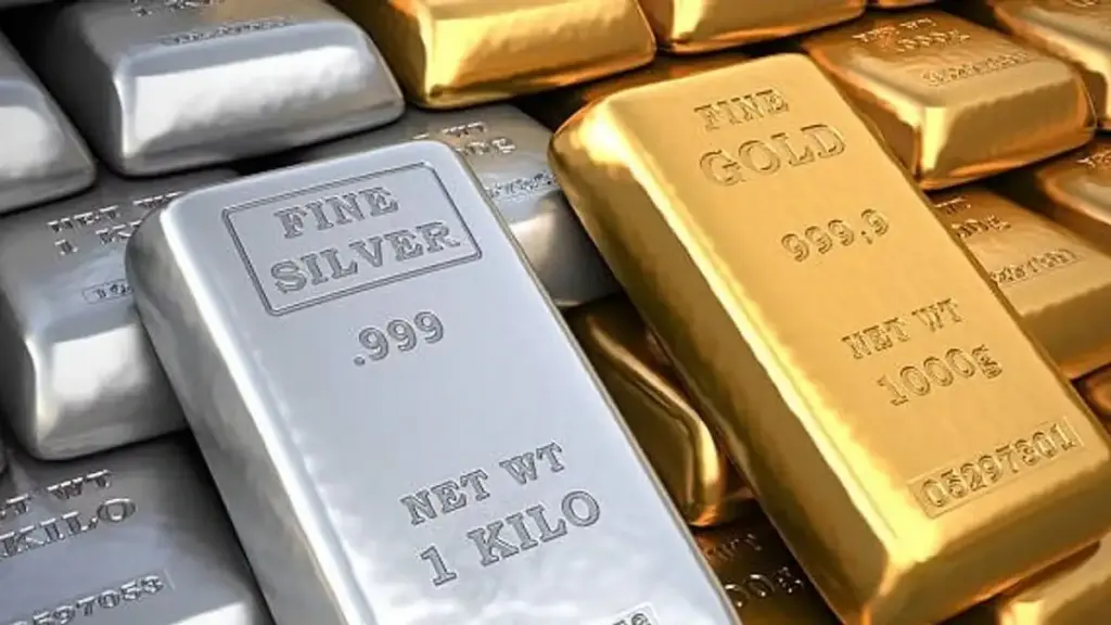 Gold-Silver Price Update: Gold becomes expensive on Christmas, silver also increases, check today's latest rates here before buying.