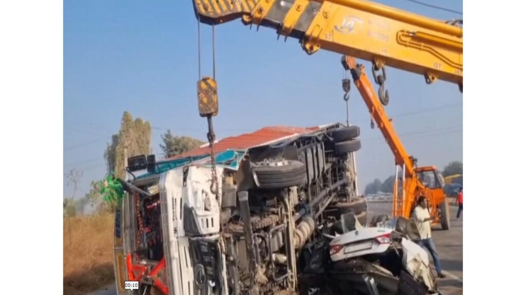 Haryana: Truck hits car and bike in Karnal, 4 killed, many injured