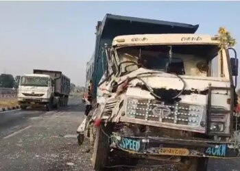Horrific road accident in Jehanabad, speeding Bolero collides with divider and collides with highway, two drivers injured