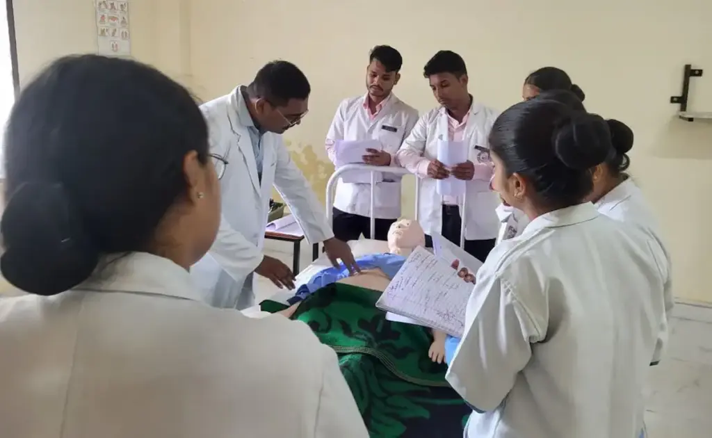 Huge shortage of doctors in India! One doctor available for every 811 people, Health Minister presented roadmap to overcome the crisis