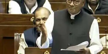 50 साल से कांग्रेस में हूं, सांप्रदायिक ताकतों के खिलाफ लड़ाई जारी रहेगी : दिग्विजय सिंह