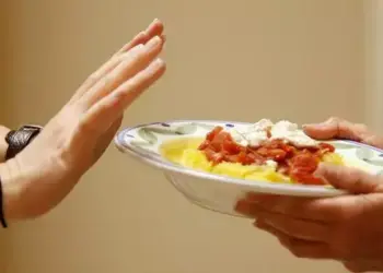 If you don't have breakfast in the morning then be careful! It has a bad effect on mental health, know which diseases are at risk