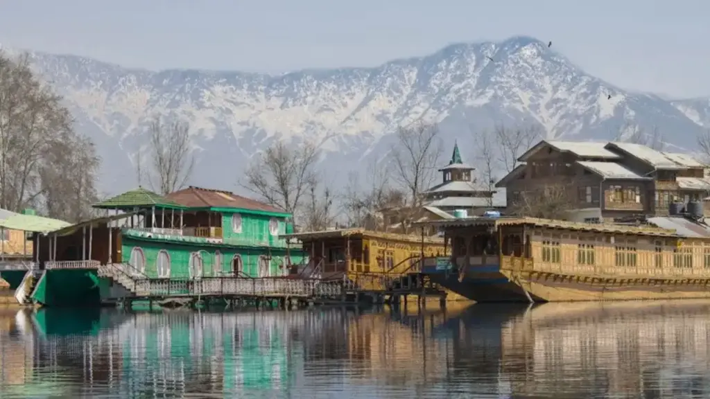Jammu and Kashmir: Action on violation of Form-C, case registered against hotels, homestays and houseboats in Srinagar