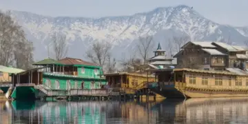 Jammu and Kashmir: Action on violation of Form-C, case registered against hotels, homestays and houseboats in Srinagar