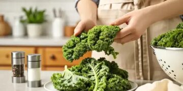 Kale is rich in vitamins and antioxidants, protects the entire body from heart to digestion.