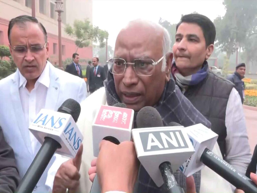 Kharge's sharp statement on changing the name of MNREGA, said- 'Government is snatching away the rights of the poor'