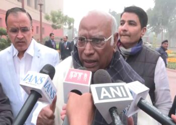 Kharge's sharp statement on changing the name of MNREGA, said- 'Government is snatching away the rights of the poor'