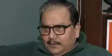 शशि थरूर की तारीफ पर सांसद मनोज झा का तंज, बिहार का काम सिर्फ मजदूर सप्लाई करना