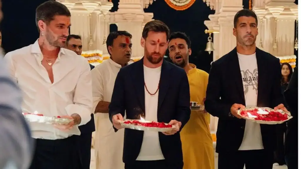 Magnificent view! Video of Lionel Messi doing aarti with Anant Ambani goes viral, says - 'Jai Mata Di'